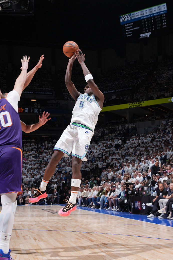 爱游戏-包含菲尼克斯太阳发布备战花絮，转会期远射贴柱，足总杯任务艰巨，身体对抗强度拉满的词条